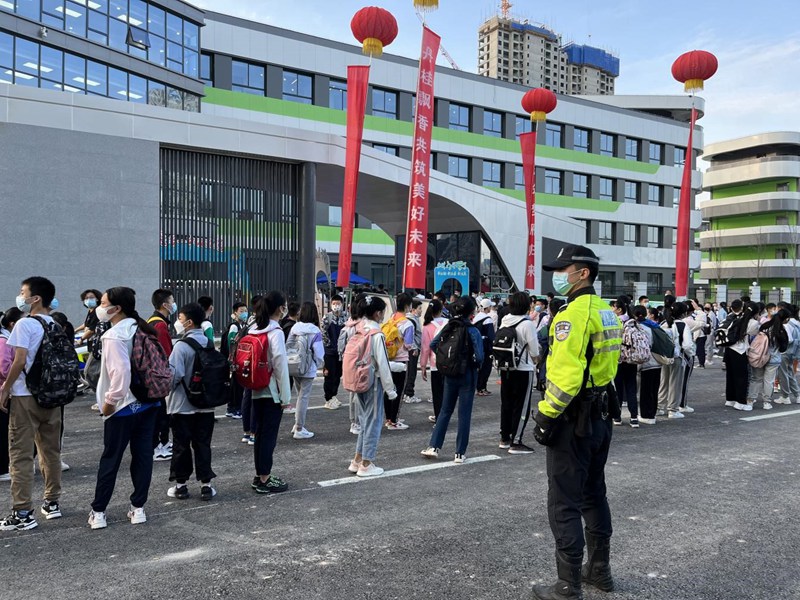 西安交警指揮中心“開學首日”指揮崗全員上崗，嚴防發(fā)生長時間、大面積交通擁堵。西安市交警支隊供圖