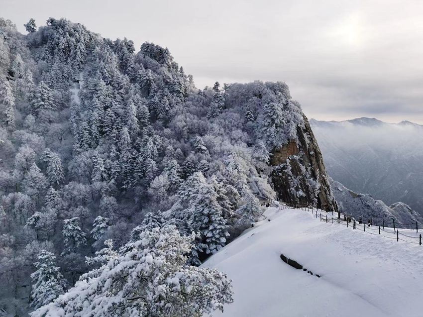 雪霽初晴 華山巍峨美如畫。宋康 攝